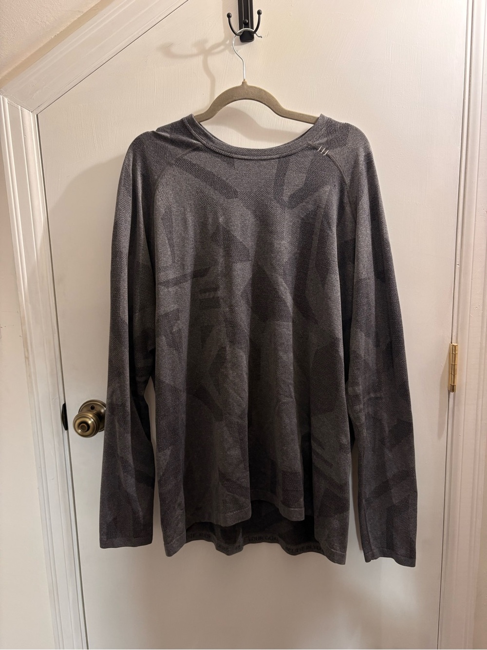 lululemon athletica Long Sleeve Crew in Charcoal Gray
